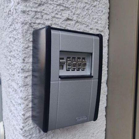 Apartment Magnolija - Free Parking Карловаць Екстер'єр фото